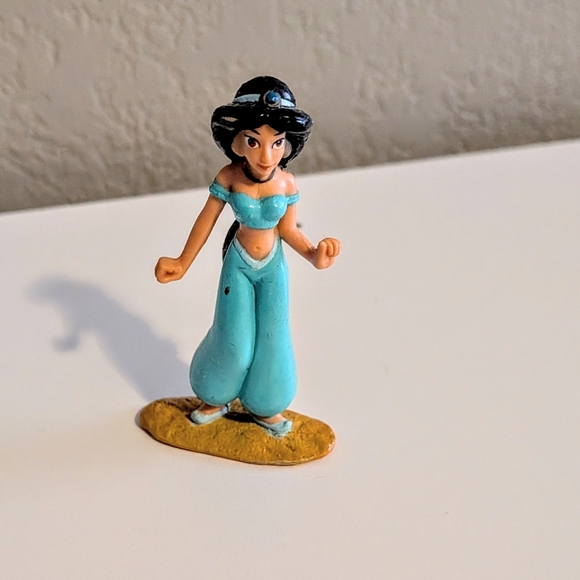 Disney Aladdin and Jasmine Figurine Collection - Picture 7 of 16